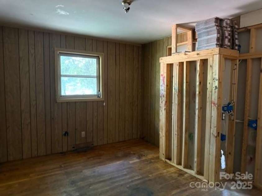 322 Pinkney Road, Dallas, NC 28034.  MLS# CAR4284854, YatesRealty ID 29146. 