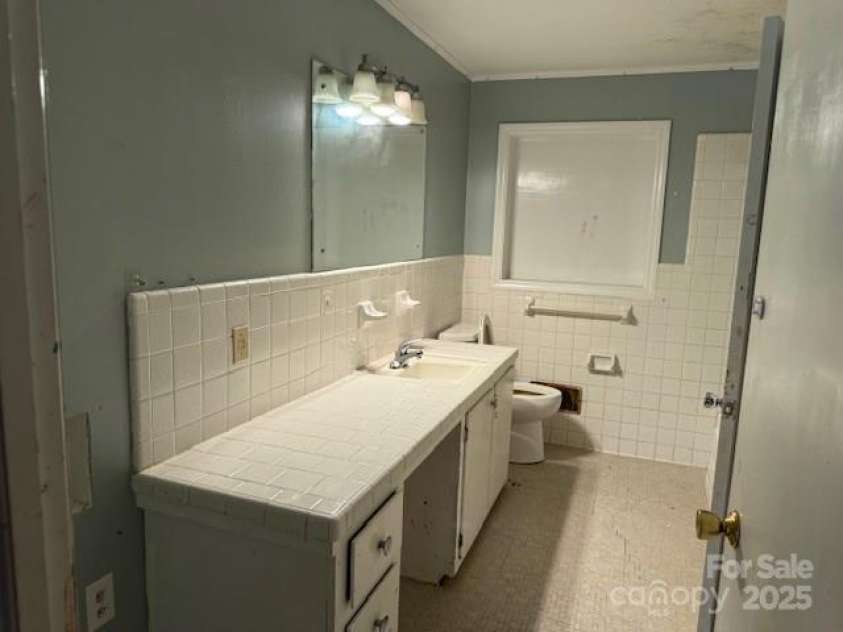 322 Pinkney Road, Dallas, NC 28034.  MLS# CAR4284854, YatesRealty ID 29146. 
