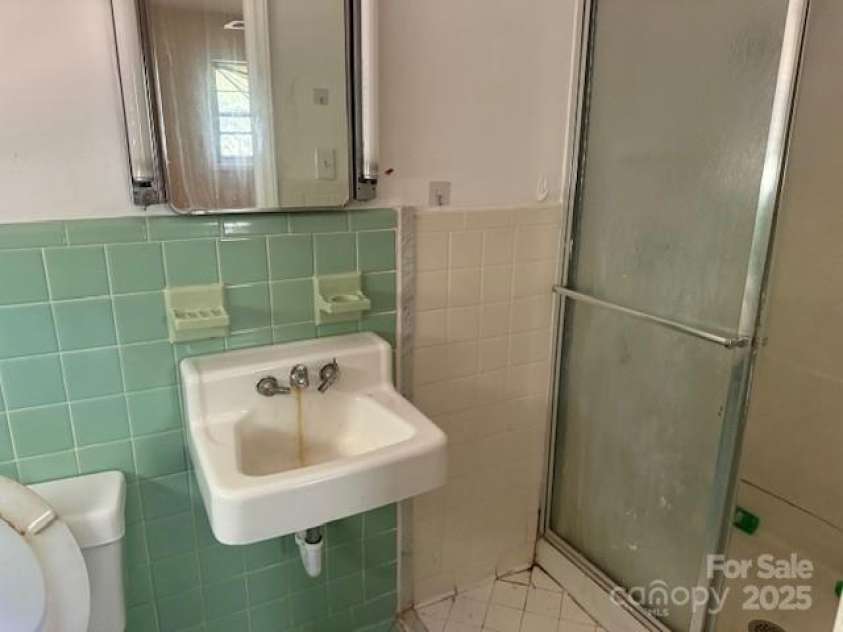 322 Pinkney Road, Dallas, NC 28034.  MLS# CAR4284854, YatesRealty ID 29146. 