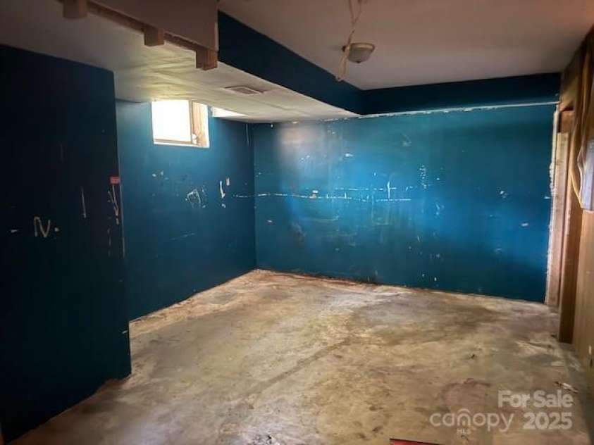 322 Pinkney Road, Dallas, NC 28034.  MLS# CAR4284854, YatesRealty ID 29146. 