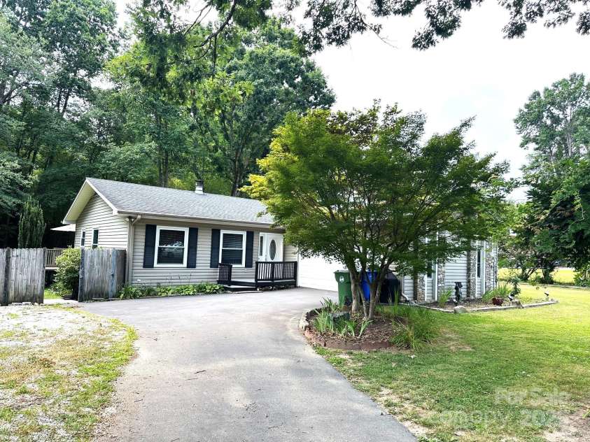 25 Norman Road, Fletcher, NC 28732.  MLS# CAR4278825, YatesRealty ID 29147. 