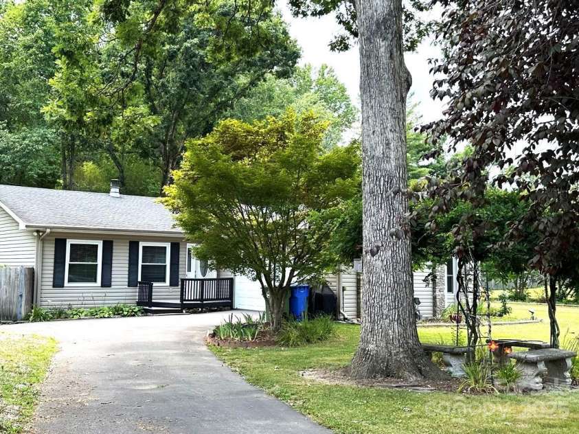 25 Norman Road, Fletcher, NC 28732.  MLS# CAR4278825, YatesRealty ID 29147. 