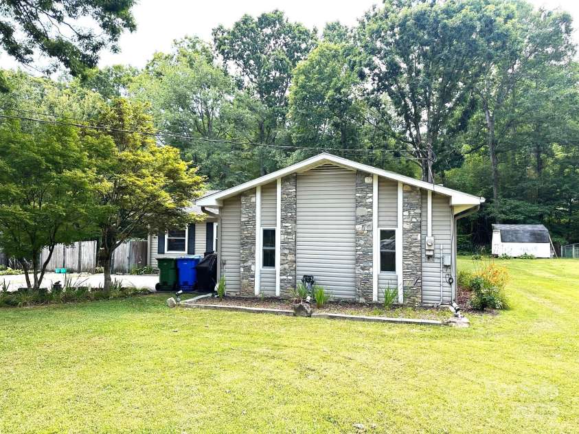 25 Norman Road, Fletcher, NC 28732.  MLS# CAR4278825, YatesRealty ID 29147. 