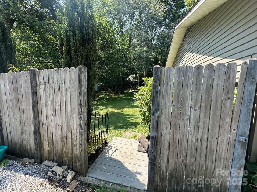 25 Norman Road, Fletcher, NC 28732.  MLS# CAR4278825, YatesRealty ID 29147. 