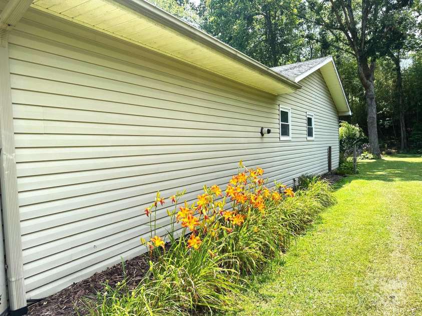 25 Norman Road, Fletcher, NC 28732.  MLS# CAR4278825, YatesRealty ID 29147. 
