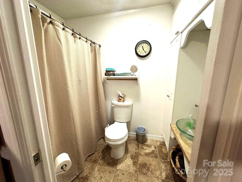 25 Norman Road, Fletcher, NC 28732.  MLS# CAR4278825, YatesRealty ID 29147. Primary full bath