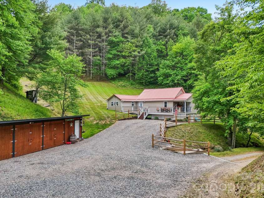 302 Battle Creek Drive, Green Mountain, NC 28740.  MLS# CAR4383357, YatesRealty ID 29147. 