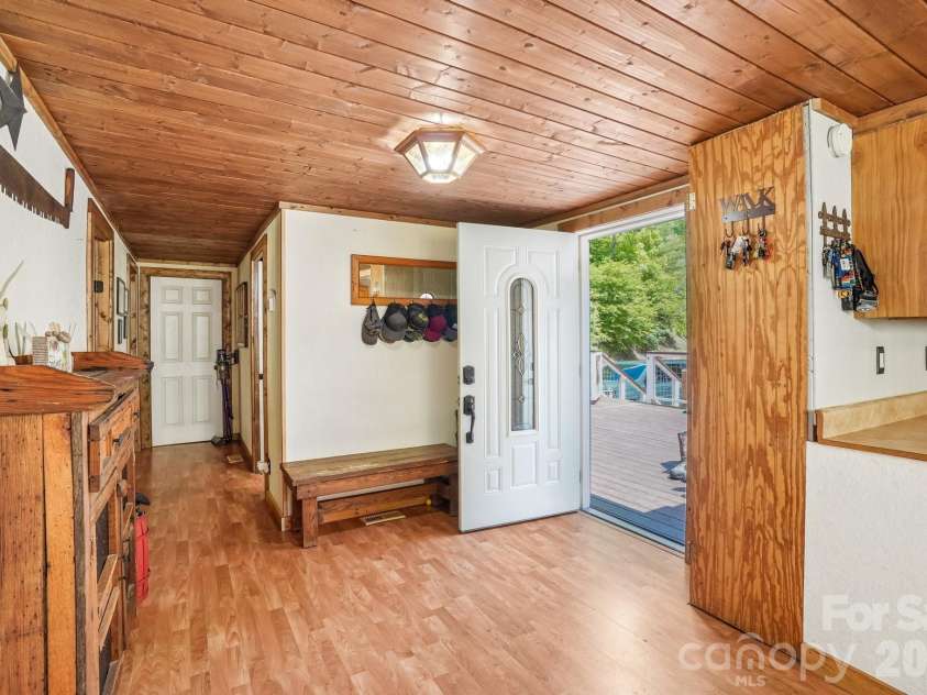 302 Battle Creek Drive, Green Mountain, NC 28740.  MLS# CAR4383357, YatesRealty ID 29147. 
