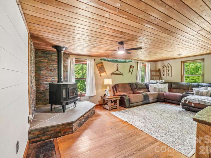 302 Battle Creek Drive, Green Mountain, NC 28740.  MLS# CAR4383357, YatesRealty ID 29147. 