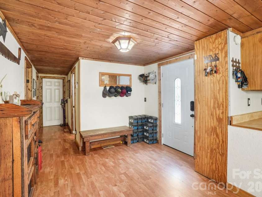 302 Battle Creek Drive, Green Mountain, NC 28740.  MLS# CAR4383357, YatesRealty ID 29147. 