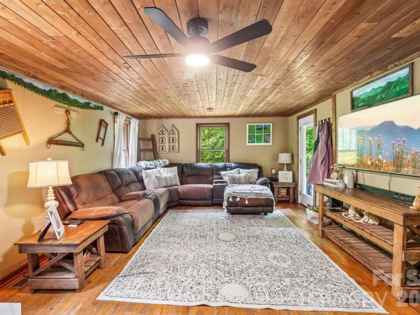 302 Battle Creek Drive, Green Mountain, NC 28740.  MLS# CAR4383357, YatesRealty ID 29147. 