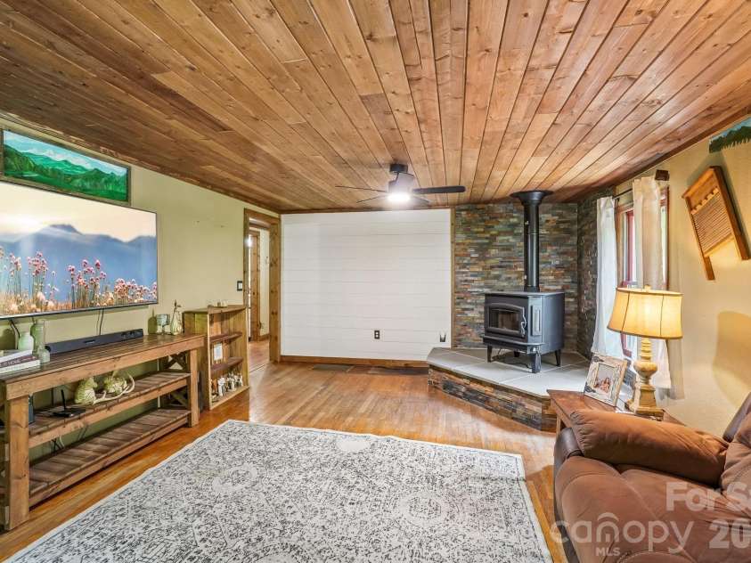 302 Battle Creek Drive, Green Mountain, NC 28740.  MLS# CAR4383357, YatesRealty ID 29147. 