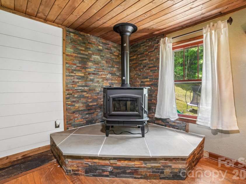 302 Battle Creek Drive, Green Mountain, NC 28740.  MLS# CAR4383357, YatesRealty ID 29147. 
