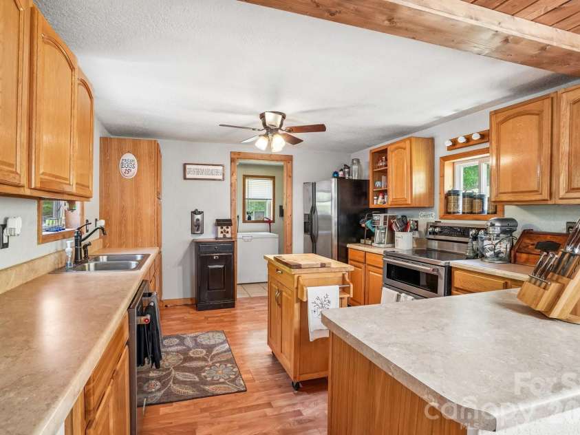 302 Battle Creek Drive, Green Mountain, NC 28740.  MLS# CAR4383357, YatesRealty ID 29147. 