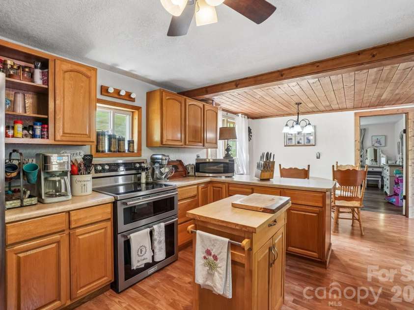 302 Battle Creek Drive, Green Mountain, NC 28740.  MLS# CAR4383357, YatesRealty ID 29147. 
