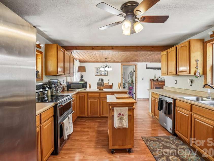 302 Battle Creek Drive, Green Mountain, NC 28740.  MLS# CAR4383357, YatesRealty ID 29147. 
