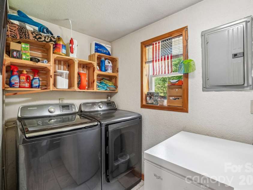 302 Battle Creek Drive, Green Mountain, NC 28740.  MLS# CAR4383357, YatesRealty ID 29147. 