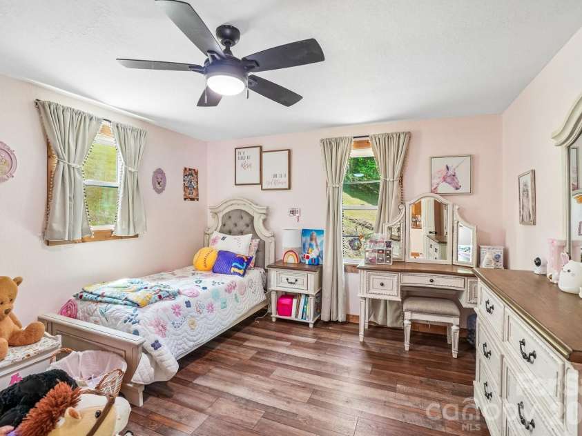 302 Battle Creek Drive, Green Mountain, NC 28740.  MLS# CAR4383357, YatesRealty ID 29147. 