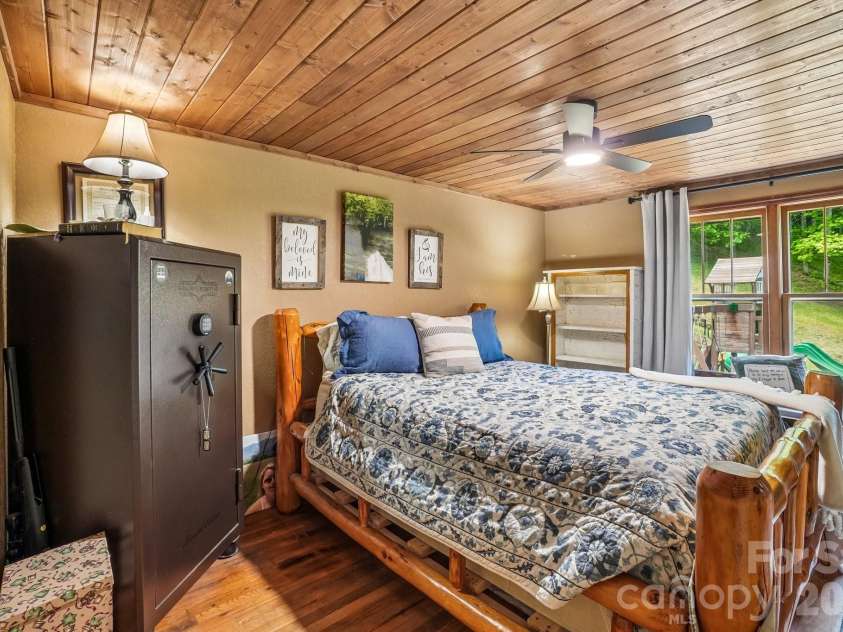 302 Battle Creek Drive, Green Mountain, NC 28740.  MLS# CAR4383357, YatesRealty ID 29147. 