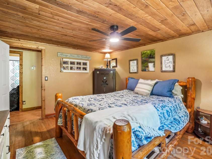 302 Battle Creek Drive, Green Mountain, NC 28740.  MLS# CAR4383357, YatesRealty ID 29147. 