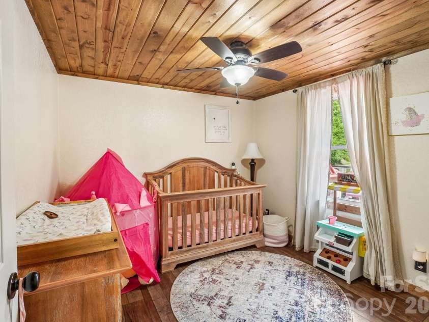 302 Battle Creek Drive, Green Mountain, NC 28740.  MLS# CAR4383357, YatesRealty ID 29147. 