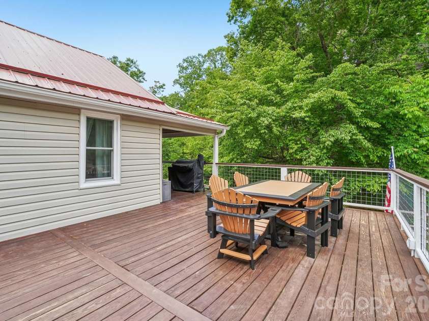 302 Battle Creek Drive, Green Mountain, NC 28740.  MLS# CAR4383357, YatesRealty ID 29147. 