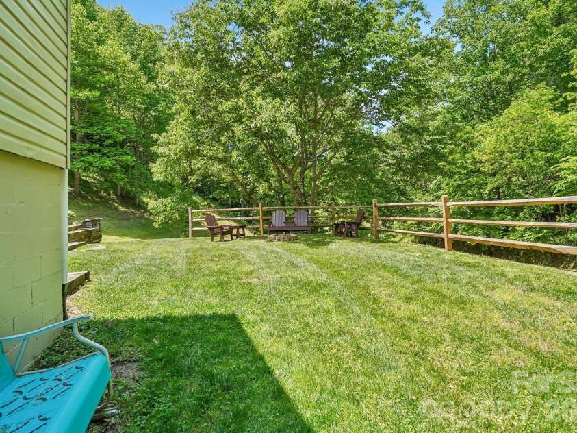 302 Battle Creek Drive, Green Mountain, NC 28740.  MLS# CAR4383357, YatesRealty ID 29147. 