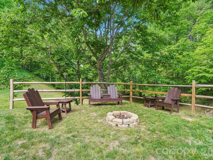 302 Battle Creek Drive, Green Mountain, NC 28740.  MLS# CAR4383357, YatesRealty ID 29147. 