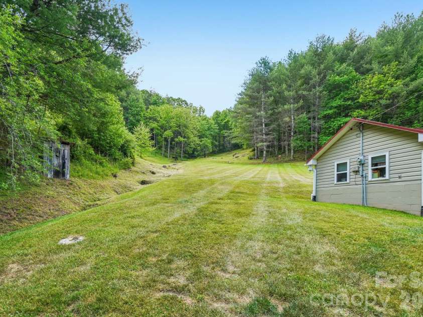 302 Battle Creek Drive, Green Mountain, NC 28740.  MLS# CAR4383357, YatesRealty ID 29147. 