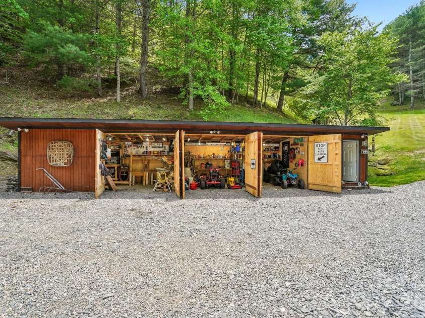 302 Battle Creek Drive, Green Mountain, NC 28740.  MLS# CAR4383357, YatesRealty ID 29147. 