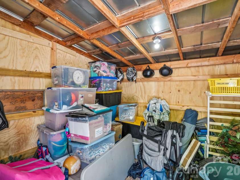 302 Battle Creek Drive, Green Mountain, NC 28740.  MLS# CAR4383357, YatesRealty ID 29147. 