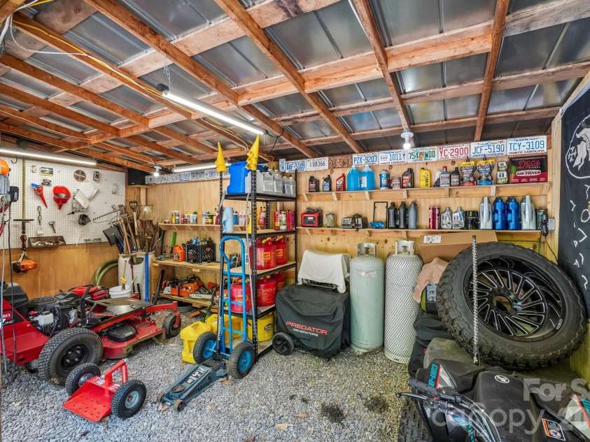 302 Battle Creek Drive, Green Mountain, NC 28740.  MLS# CAR4383357, YatesRealty ID 29147. 