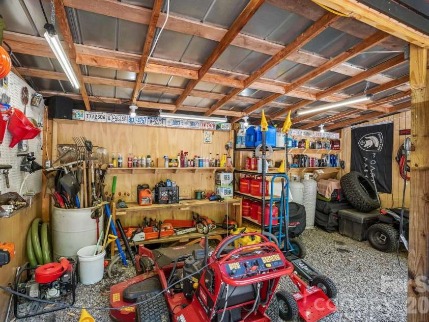 302 Battle Creek Drive, Green Mountain, NC 28740.  MLS# CAR4383357, YatesRealty ID 29147. 