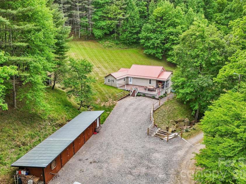 302 Battle Creek Drive, Green Mountain, NC 28740.  MLS# CAR4383357, YatesRealty ID 29147. 