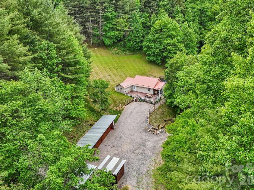302 Battle Creek Drive, Green Mountain, NC 28740.  MLS# CAR4383357, YatesRealty ID 29147. 