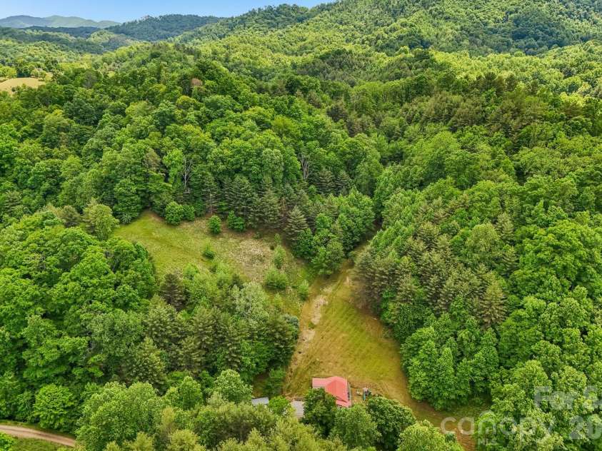 302 Battle Creek Drive, Green Mountain, NC 28740.  MLS# CAR4383357, YatesRealty ID 29147. 