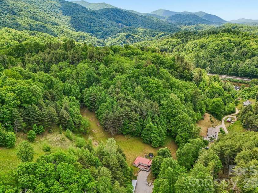 302 Battle Creek Drive, Green Mountain, NC 28740.  MLS# CAR4383357, YatesRealty ID 29147. 