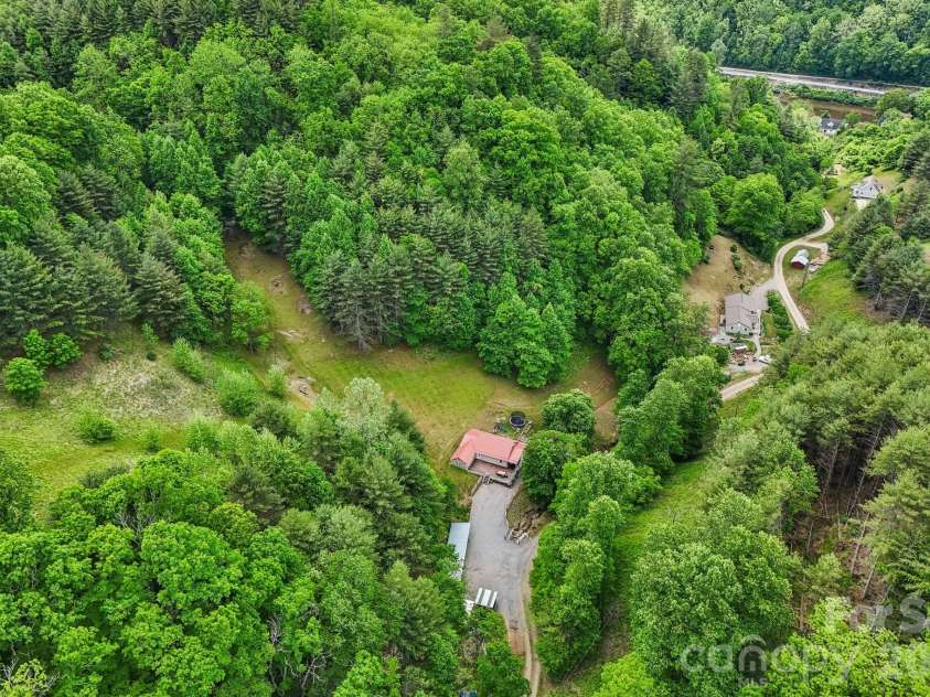 302 Battle Creek Drive, Green Mountain, NC 28740.  MLS# CAR4383357, YatesRealty ID 29147. 
