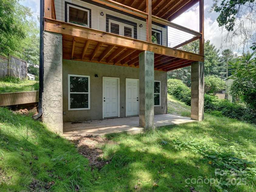 153 State Street, Asheville, NC 28806.  MLS# CAR4285086, YatesRealty ID 29148. 