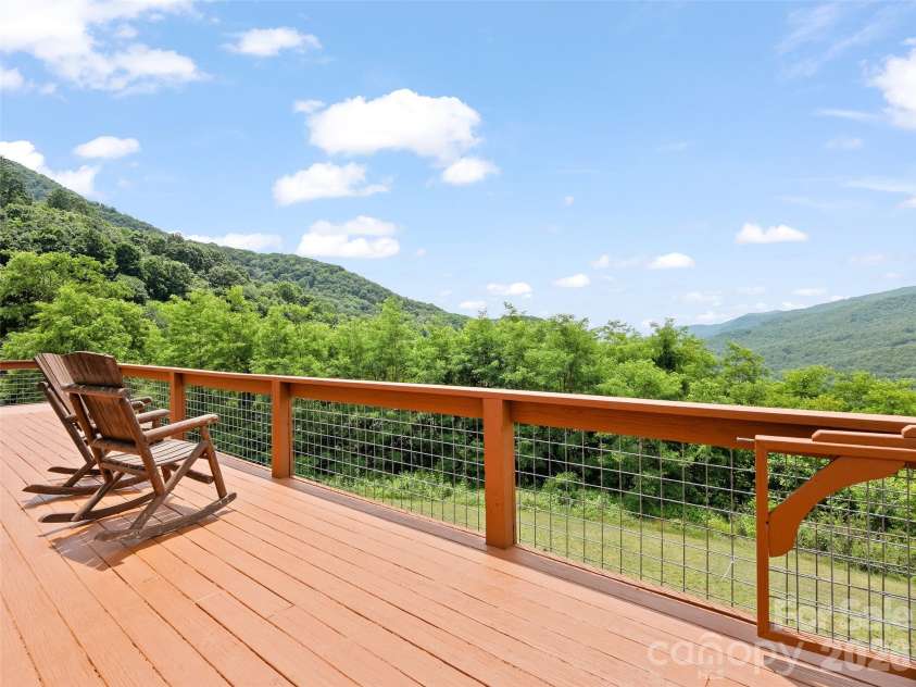 50 Blossom Drive, Waynesville, NC 28786.  MLS# CAR4390915, YatesRealty ID 29148. 