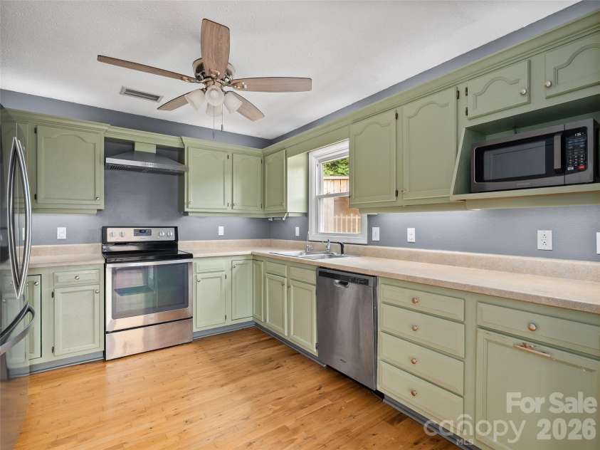 50 Blossom Drive, Waynesville, NC 28786.  MLS# CAR4390915, YatesRealty ID 29148. 