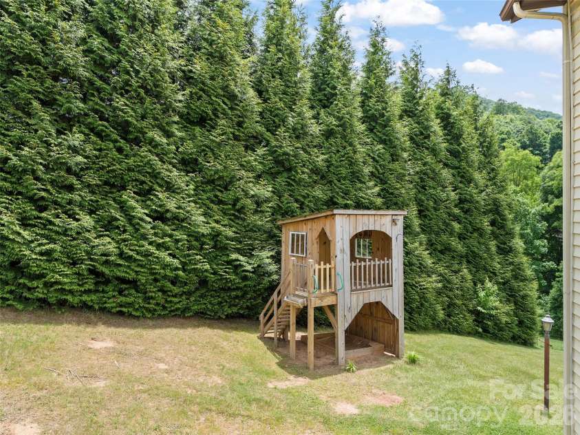 50 Blossom Drive, Waynesville, NC 28786.  MLS# CAR4390915, YatesRealty ID 29148. 