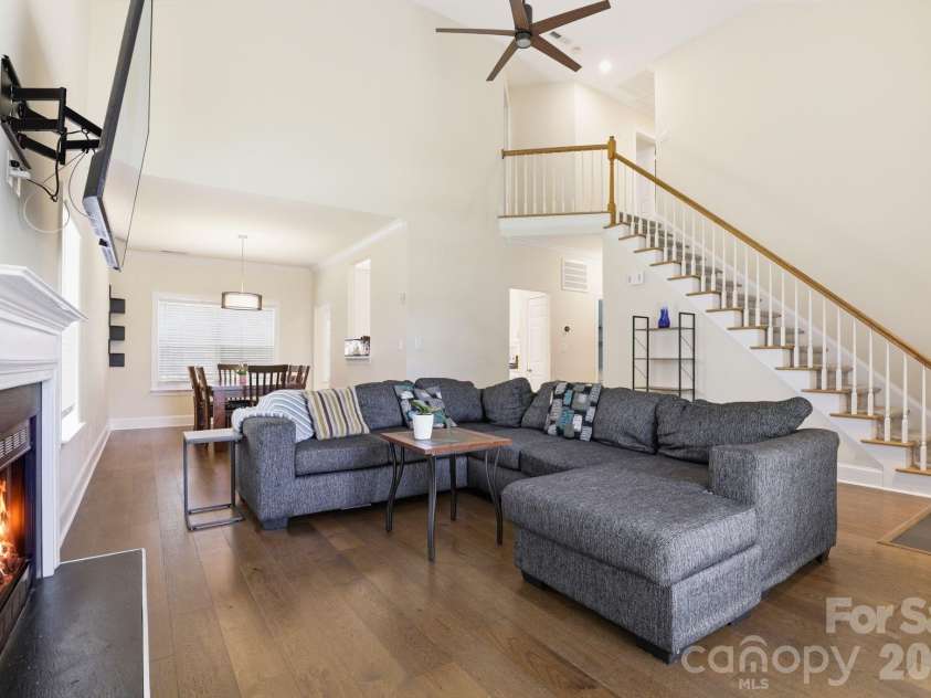 2800 Wingfield Place, Charlotte, NC 28210.  MLS# CAR4381619, YatesRealty ID 29149. 