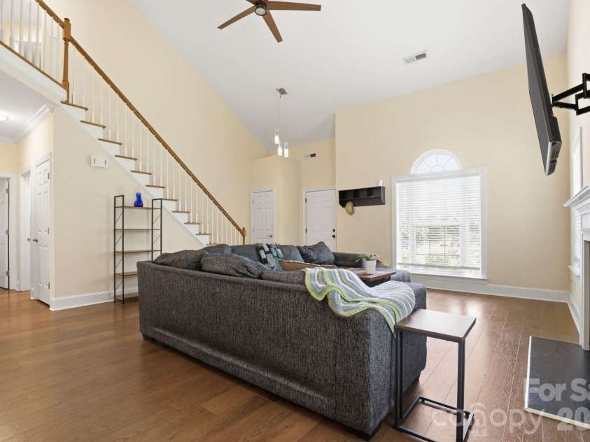 2800 Wingfield Place, Charlotte, NC 28210.  MLS# CAR4381619, YatesRealty ID 29149. 