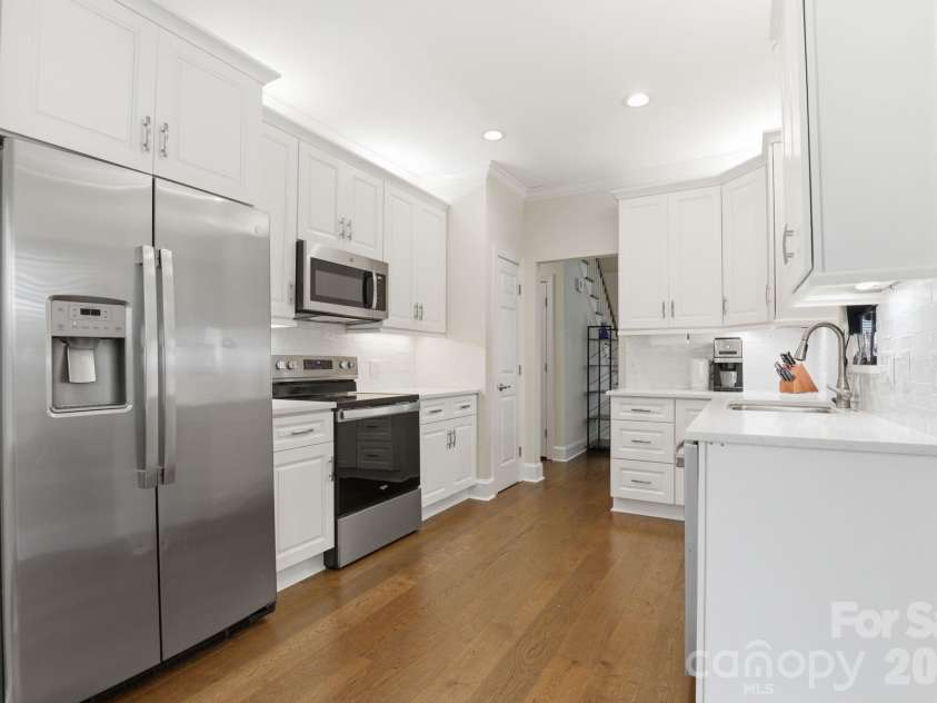2800 Wingfield Place, Charlotte, NC 28210.  MLS# CAR4381619, YatesRealty ID 29149. 