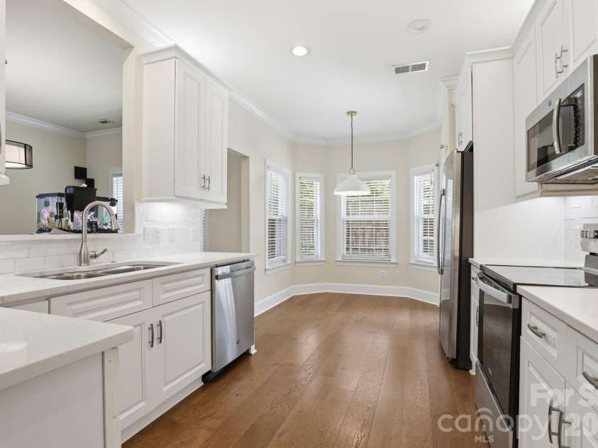2800 Wingfield Place, Charlotte, NC 28210.  MLS# CAR4381619, YatesRealty ID 29149. 