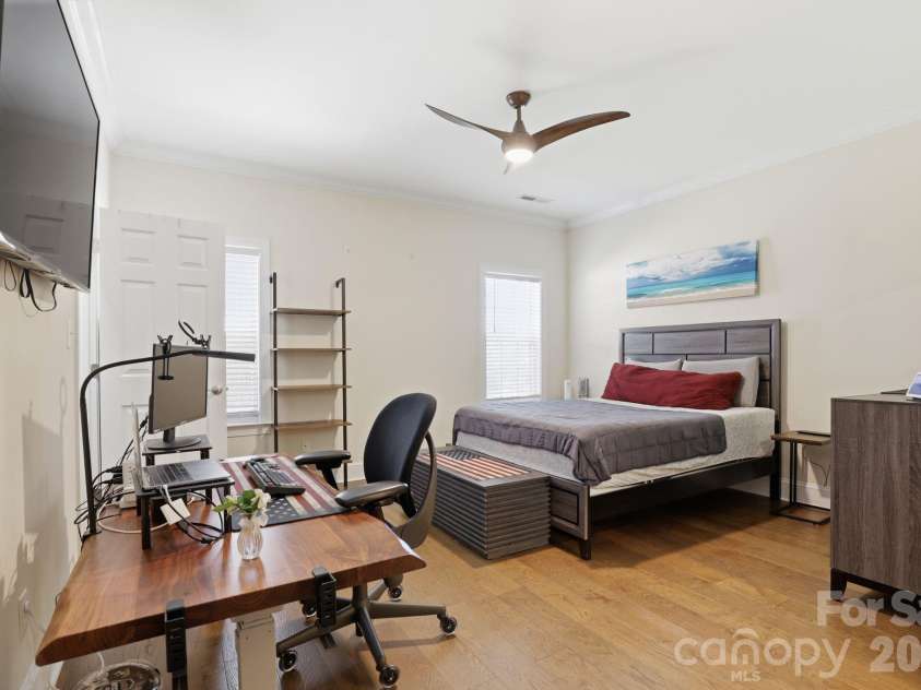 2800 Wingfield Place, Charlotte, NC 28210.  MLS# CAR4381619, YatesRealty ID 29149. 