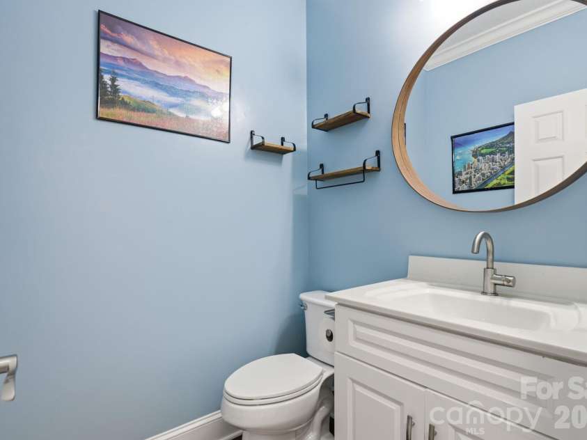 2800 Wingfield Place, Charlotte, NC 28210.  MLS# CAR4381619, YatesRealty ID 29149. 