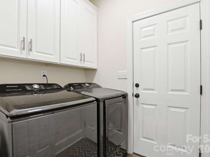 2800 Wingfield Place, Charlotte, NC 28210.  MLS# CAR4381619, YatesRealty ID 29149. 