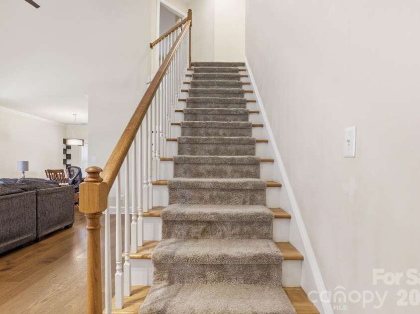 2800 Wingfield Place, Charlotte, NC 28210.  MLS# CAR4381619, YatesRealty ID 29149. 